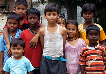 Sarva seeks out and undertakes small-scale projects amongst the most underprivileged and disenfranchised people of the Indian subcontinent.